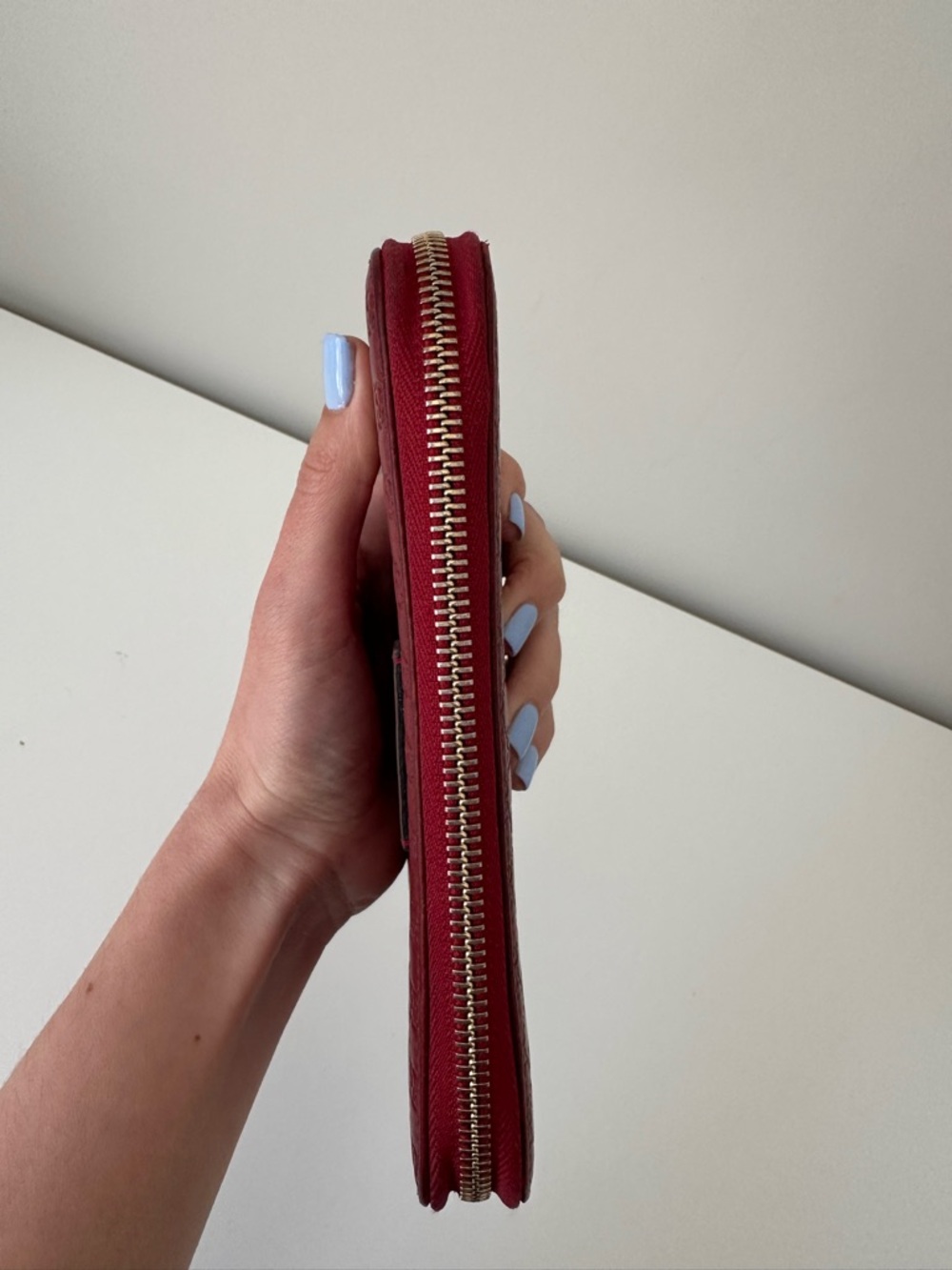 Gucci Red Microguccissima GG Zip-Around Wallet - Picture 4 of 8